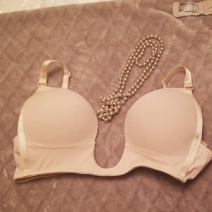 Low plunge convertable bra NWOT